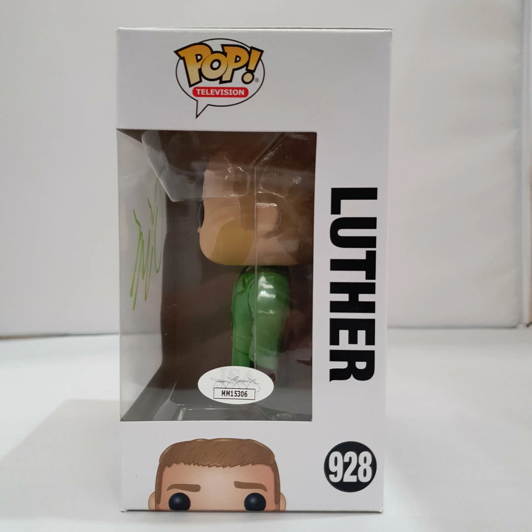 Funko The Umbrella Academy - Luther #928 Signed Pop! Vinyl POP! Vinyls 2 Funko The Umbrella Academy - Luther #928 Signed Pop! Vinyl POP! Vinyls