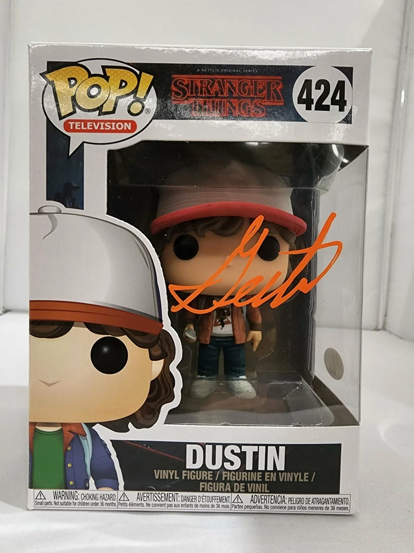 Funko POP! Vinyls Stranger Things - Dustin Brown Jacket #424 Signed Pop! Vinyl 1 Funko POP! Vinyls Stranger Things - Dustin Brown Jacket #424 Signed Pop! Vinyl