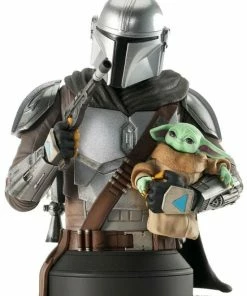 Diamond Select Toys Staff Picks Star Wars: The Mandalorian - Mandalorian With Grogu 1:6 Scale Bust