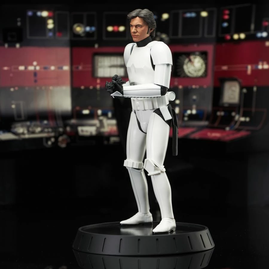 Diamond Select Toys Star Wars - Han Solo Stormtrooper Disguise Statue 4 Diamond Select Toys Star Wars - Han Solo Stormtrooper Disguise Statue