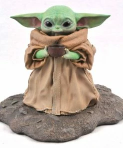 Diamond Select Toys Star Wars: The Mandalorian - The Child With Soup Bowl 1:2 Scale Statue