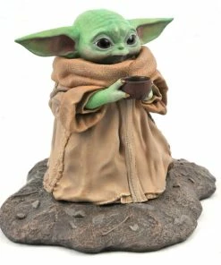 Diamond Select Toys Star Wars: The Mandalorian - The Child With Soup Bowl 1:2 Scale Statue