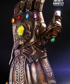 Hot Toys Avengers 3: Infinity War - Infinity Gauntlet Prop Replica