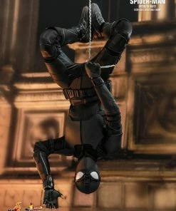 Hot Toys Spider-Man: Far From Home - Stealth Suit 12