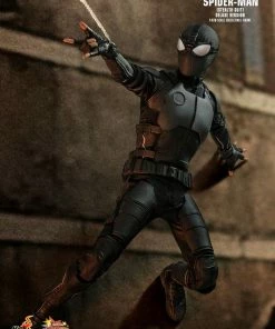 Hot Toys Spider-Man: Far From Home - Stealth Suit Deluxe 12