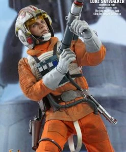Hot Toys Star Wars - Luke Skywalker Snowspeeder Pilot 40th Anniversary 1:6 Scale 12" Action Figure 28 Hot Toys Star Wars - Luke Skywalker Snowspeeder Pilot 40th Anniversary 1:6 Scale 12