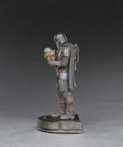 Iron Studios Star Wars: The Mandalorian - Mandalorian And Grogu 1:10 Scale Statue