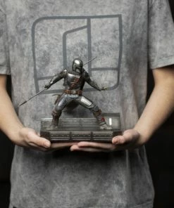 Iron Studios Star Wars: The Mandalorian - Mandalorian 1:10 Scale Statue