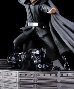 Iron Studios Star Wars: The Mandalorian - Luke Skywalker Combat Version 1:10 Scale Statue