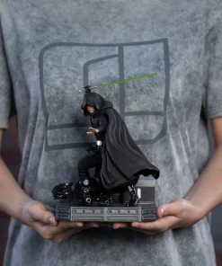 Iron Studios Star Wars: The Mandalorian - Luke Skywalker Combat Version 1:10 Scale Statue