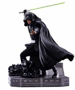 Iron Studios Star Wars: The Mandalorian - Luke Skywalker Combat Version 1:10 Scale Statue