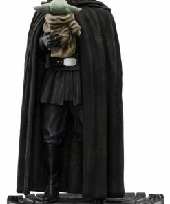 Iron Studios Star Wars: The Mandalorian - Luke Skywalker And Grogu 1:10 Scale Statue