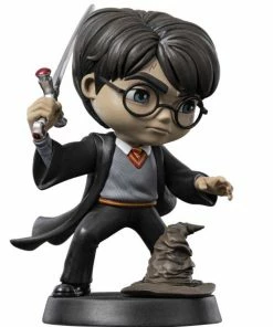 Iron Studios Harry Potter - Harry Potter With Sword Of Gryffindor Minico Vinyl Figure
