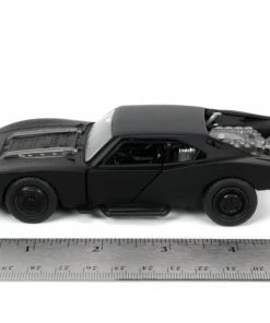 Jada Toys The Batman - Batmobile With Batman 1:32 Scale Hollywood Ride Diecast Cars