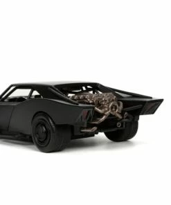 Jada Toys Diecast Cars The Batman - Batmobile With Batman 1:24 Scale Hollywood Ride