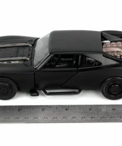 Jada Toys Diecast Cars The Batman - Batmobile With Batman 1:24 Scale Hollywood Ride
