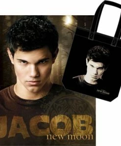 NECA Homeware The Twilight Saga: New Moon - Tote & Fleece 2-Pack Jacob Tattoo