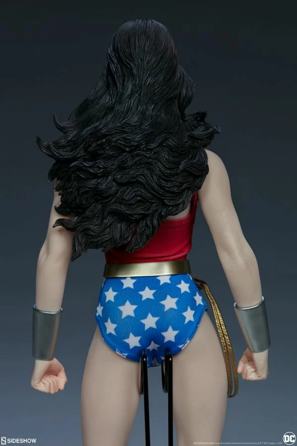 Sideshow Collectibles DC Comics - Wonder Woman 12" Figure 4 Sideshow Collectibles DC Comics - Wonder Woman 12" Figure