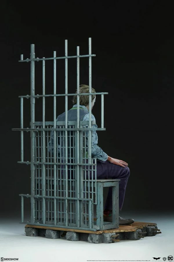 Sideshow Collectibles Batman The Dark Knight - Joker Premium Fortmat Statue 4 Sideshow Collectibles Batman The Dark Knight - Joker Premium Fortmat Statue